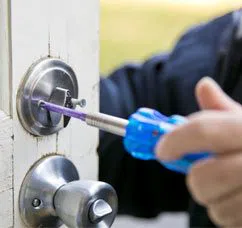 City Locksmith Store Norwalk, CT 203-893-4230 - 12-Changing-Locks